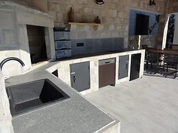 Villa Riva - Five Bedroom Villa With Pool and Sea View