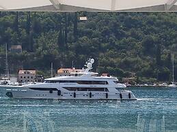 Villa Riva - Five Bedroom Villa With Pool and Sea View