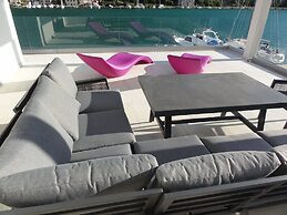 Villa Riva - Five Bedroom Villa With Pool and Sea View