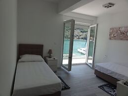 Villa Riva - Five Bedroom Villa With Pool and Sea View