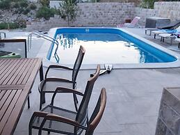 Villa Riva - Five Bedroom Villa With Pool and Sea View