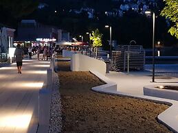 Apartments Sea Star - One Bedroom Apartment With Balcony