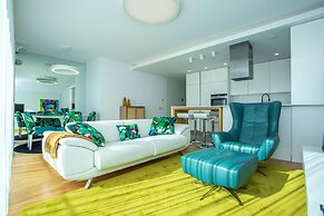 Acqua House by Rent4all