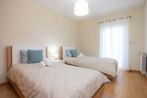 Buarcos Sunset Apartment by Rent4all