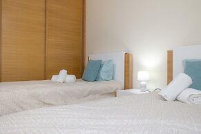 Buarcos Sunset Apartment by Rent4all