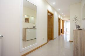 Buarcos Sunset Apartment by Rent4all