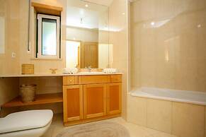 Atlantic Ocean Pool Apartment