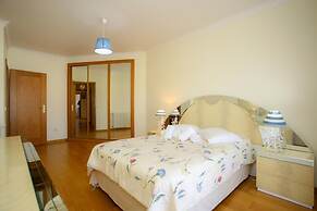 Atlantic Ocean Pool Apartment