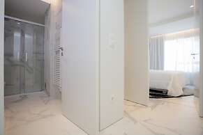 Sea Side Luxury Apartment