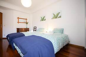 Sea View Apartment by Rent4all