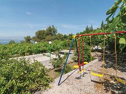 Holiday Home Blossom - Four Bedroom Holiday Home With Outdoor Pool and