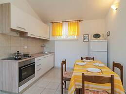 Holiday Home Blossom - Four Bedroom Holiday Home With Outdoor Pool and