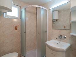 Holiday Home Blossom - Four Bedroom Holiday Home With Outdoor Pool and