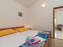 Holiday Home Blossom - Four Bedroom Holiday Home With Outdoor Pool and