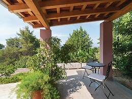 Holiday Home Blossom - Four Bedroom Holiday Home With Outdoor Pool and