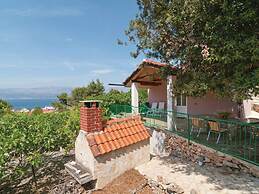 Holiday Home Blossom - Four Bedroom Holiday Home With Outdoor Pool and