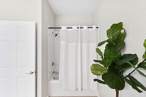 5000 Cayview Avenue #304