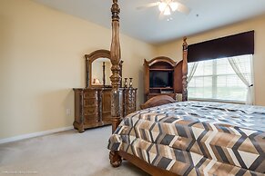 Beautiful Lakeview Condo W/private Balcony