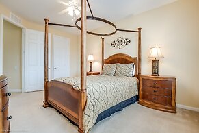 Beautiful Lakeview Condo W/private Balcony