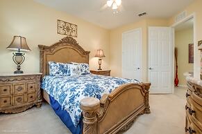 Beautiful Lakeview Condo W/private Balcony