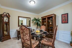 Beautiful Lakeview Condo W/private Balcony