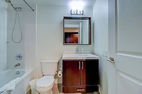 Rooftop Suite - Walk to CN Tower, MTCC, Entertainment District