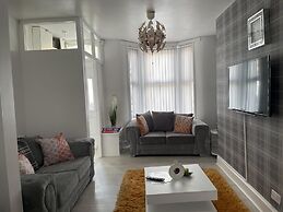 Charming 2-bed House in Wavertree Liverpool
