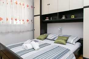 Apartment Angelina - Three Bedroom Apartment With Balcony and Sea View