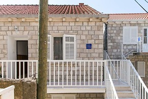 Apartment Angelina - Three Bedroom Apartment With Balcony and Sea View