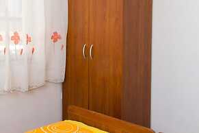 Apartment Angelina - Three Bedroom Apartment With Balcony and Sea View