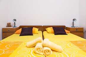 Apartment Angelina - Three Bedroom Apartment With Balcony and Sea View