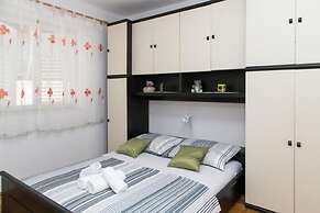 Apartment Angelina - Three Bedroom Apartment With Balcony and Sea View