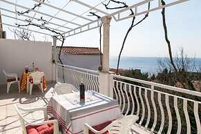 Apartment Angelina - Three Bedroom Apartment With Balcony and Sea View