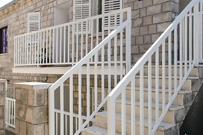 Apartment Angelina - Three Bedroom Apartment With Balcony and Sea View