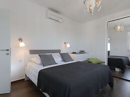 Apartment M&J - Comfort Two Bedroom Apartment With Terrace and Sea Vie