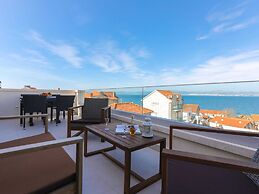 Apartment M&J - Comfort Two Bedroom Apartment With Terrace and Sea Vie