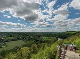 Castle Le Chateau de Balmoral for 22 Persons