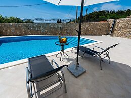 Villa Kabalero - Four-bedroom Villa With Private Pool