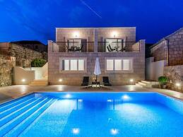 Villa Kabalero - Four-bedroom Villa With Private Pool