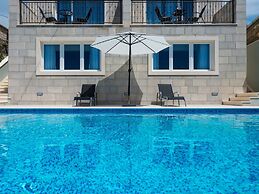 Villa Kabalero - Four-bedroom Villa With Private Pool