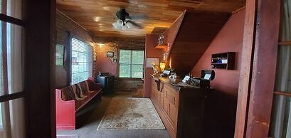 Hootie Creek Guest House