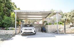 Stone House Blaca - Two Bedroom Stone House With Terrace and Sea View