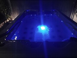 Stone House Blaca - Two Bedroom Stone House With Terrace and Sea View