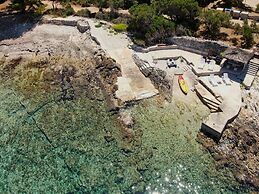 Stone House Blaca - Two Bedroom Stone House With Terrace and Sea View