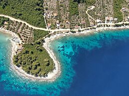 Stone House Blaca - Two Bedroom Stone House With Terrace and Sea View