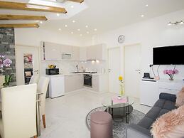 Stone House Blaca - Two Bedroom Stone House With Terrace and Sea View