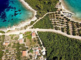 Stone House Blaca - Two Bedroom Stone House With Terrace and Sea View