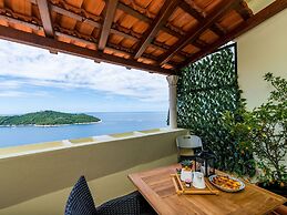 Apartment Reale - One Bedroom Apartment With Balcony and Sea View