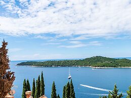 Apartment Reale - One Bedroom Apartment With Balcony and Sea View