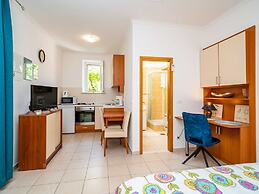 Apartments and Room Frane- Standard Studio With Terrace